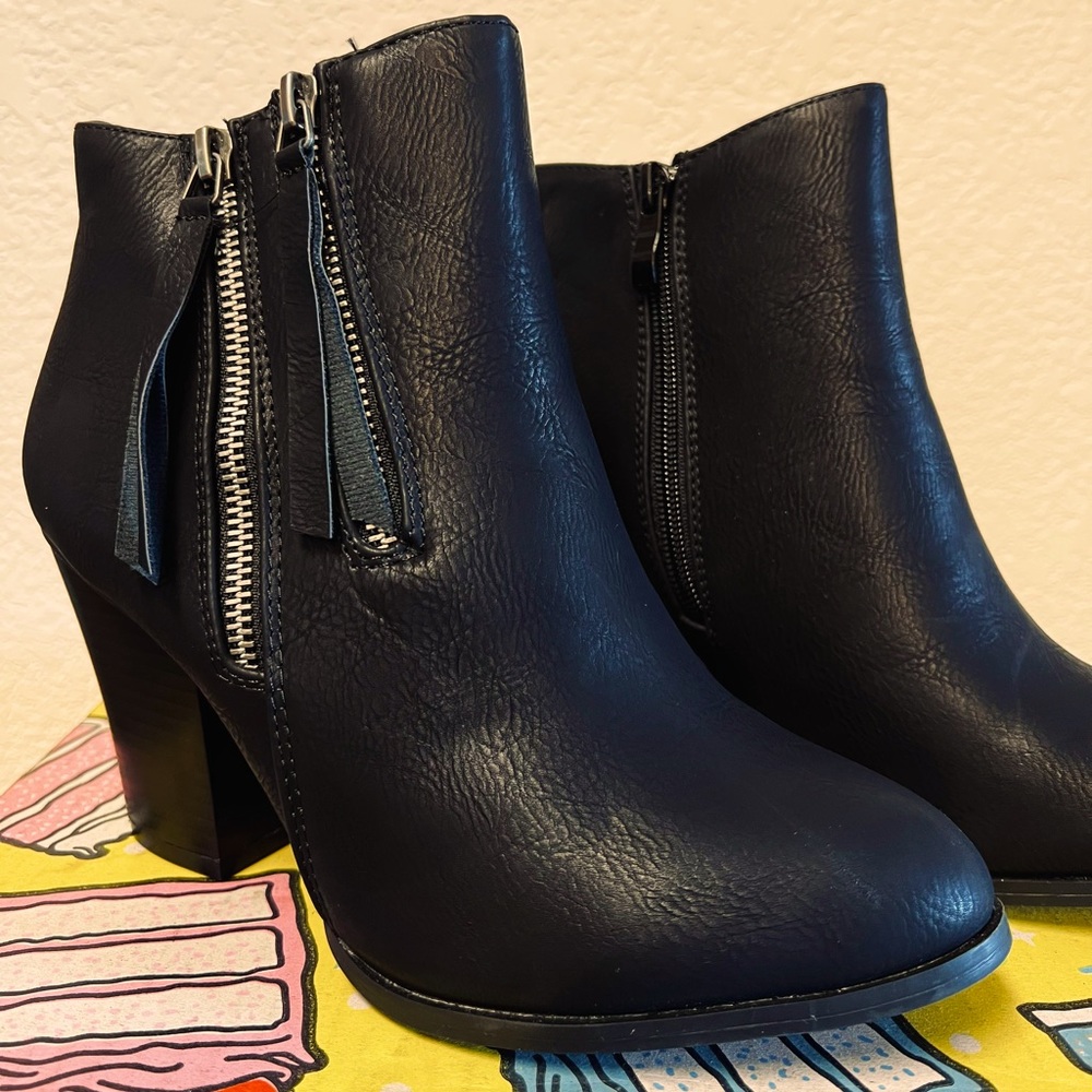 Journee Vally Bootie